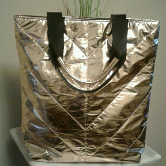 Victoria's Secret Puffer Tote. - Picture 5 of 6